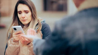Nieznane numery zagraniczne – które kierunki są najczęściej powiązane z oszustwami