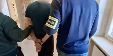 Odbierali pieniądze od ofiar oszustw „na policjanta”. Dwóch mężczyzn trafiło do aresztu